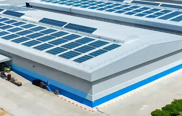top-view-solar-cell-on-warehouse